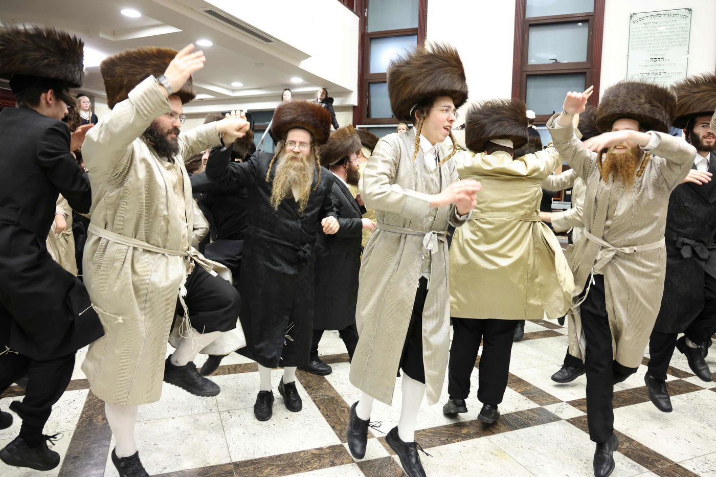 הכנסת ס"ת לביהמ"ד דקהל חסידי ירושלים בבית שמש