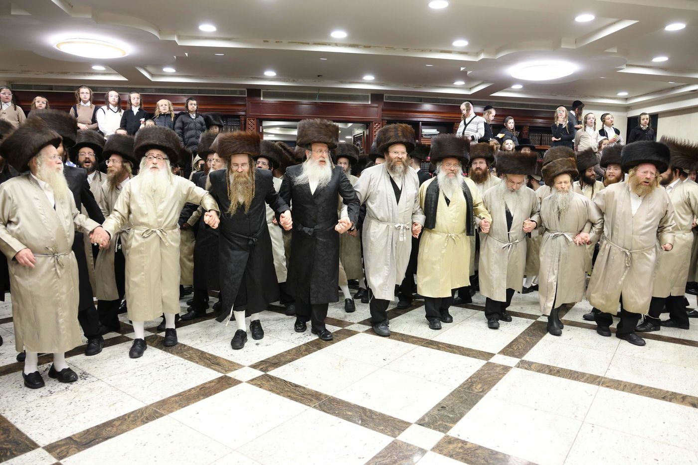 הכנסת ס"ת לביהמ"ד דקהל חסידי ירושלים בבית שמש