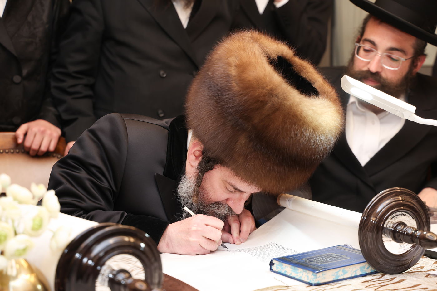 הכנסת ספר תורה לביהמ"ד סקולען בעיה"ק ירושלים 