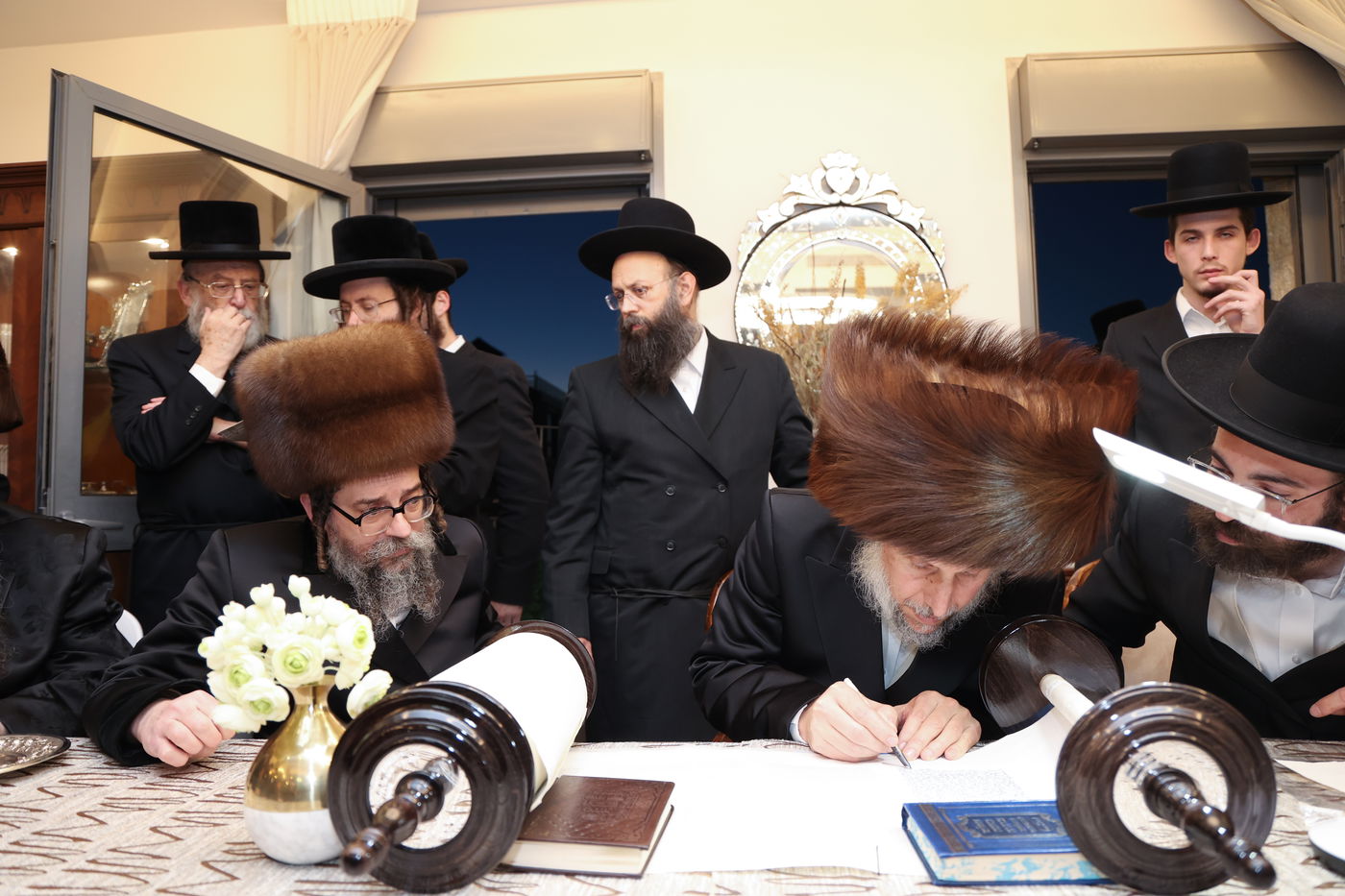 הכנסת ספר תורה לביהמ"ד סקולען בעיה"ק ירושלים 