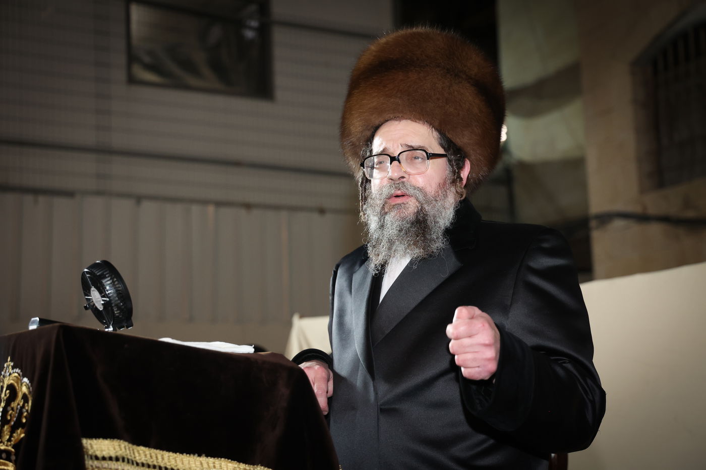 הכנסת ספר תורה לביהמ"ד סקולען בעיה"ק ירושלים 