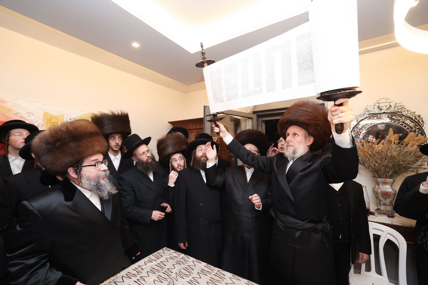 הכנסת ספר תורה לביהמ"ד סקולען בעיה"ק ירושלים 