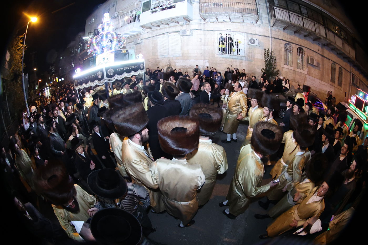 הכנסת ספר תורה בתולדות אברהם יצחק