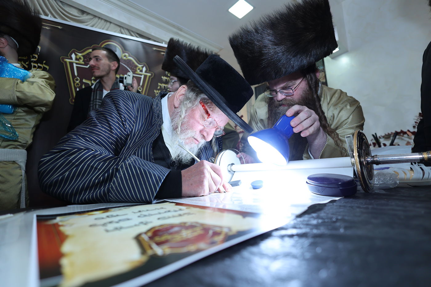 הכנסת ספר תורה בתולדות אברהם יצחק