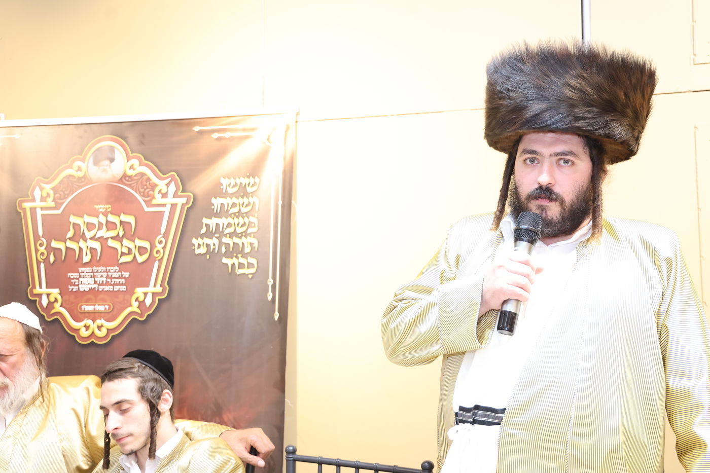 הכנסת ספר תורה בתולדות אברהם יצחק