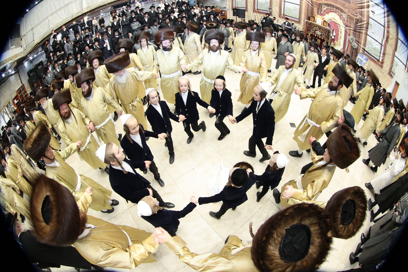 הכנסת ספר תורה בתולדות אברהם יצחק