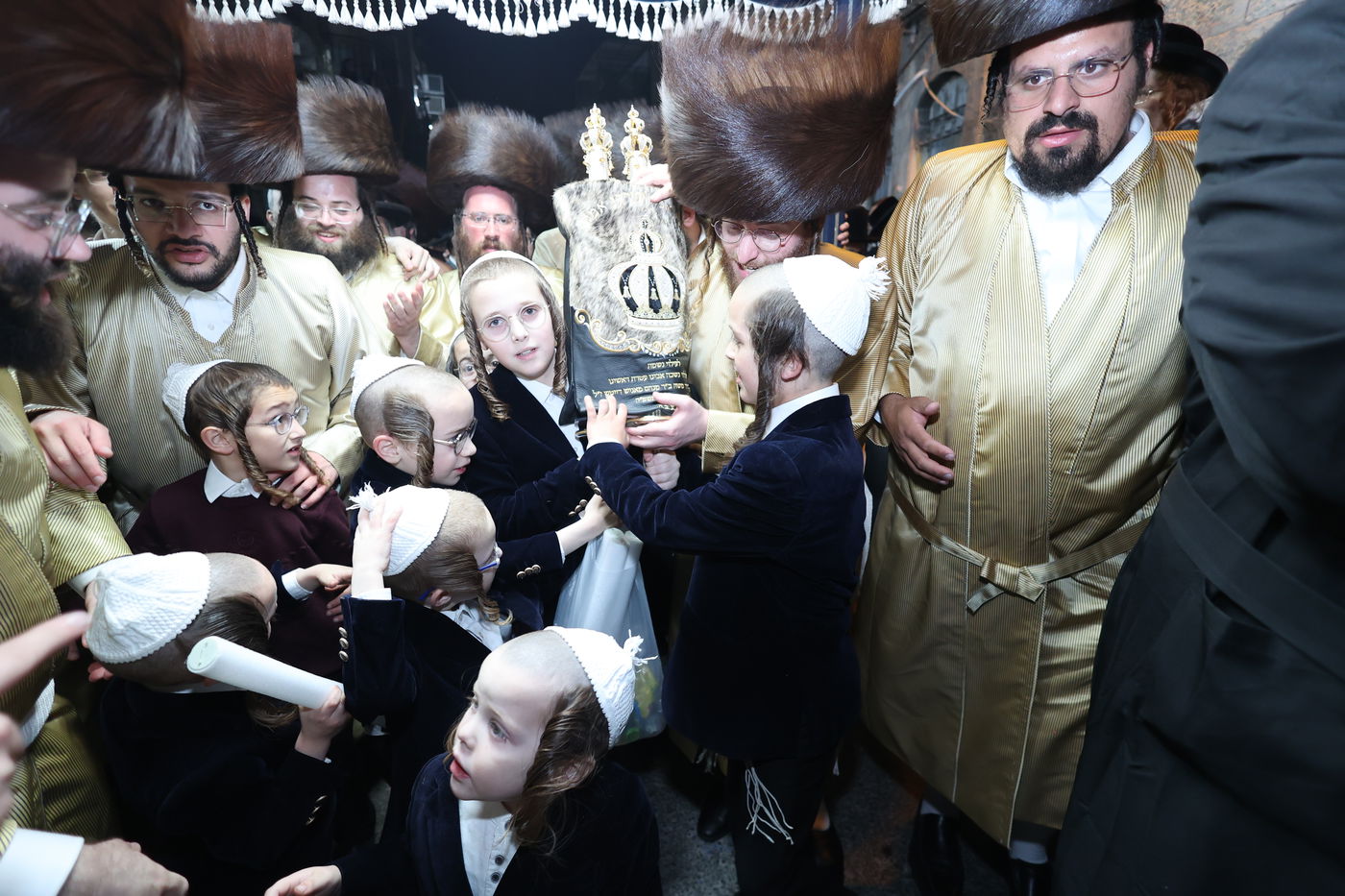 הכנסת ספר תורה בתולדות אברהם יצחק