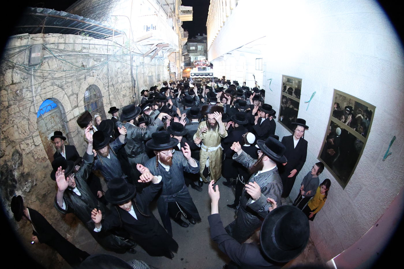 הכנסת ספר תורה בתולדות אברהם יצחק