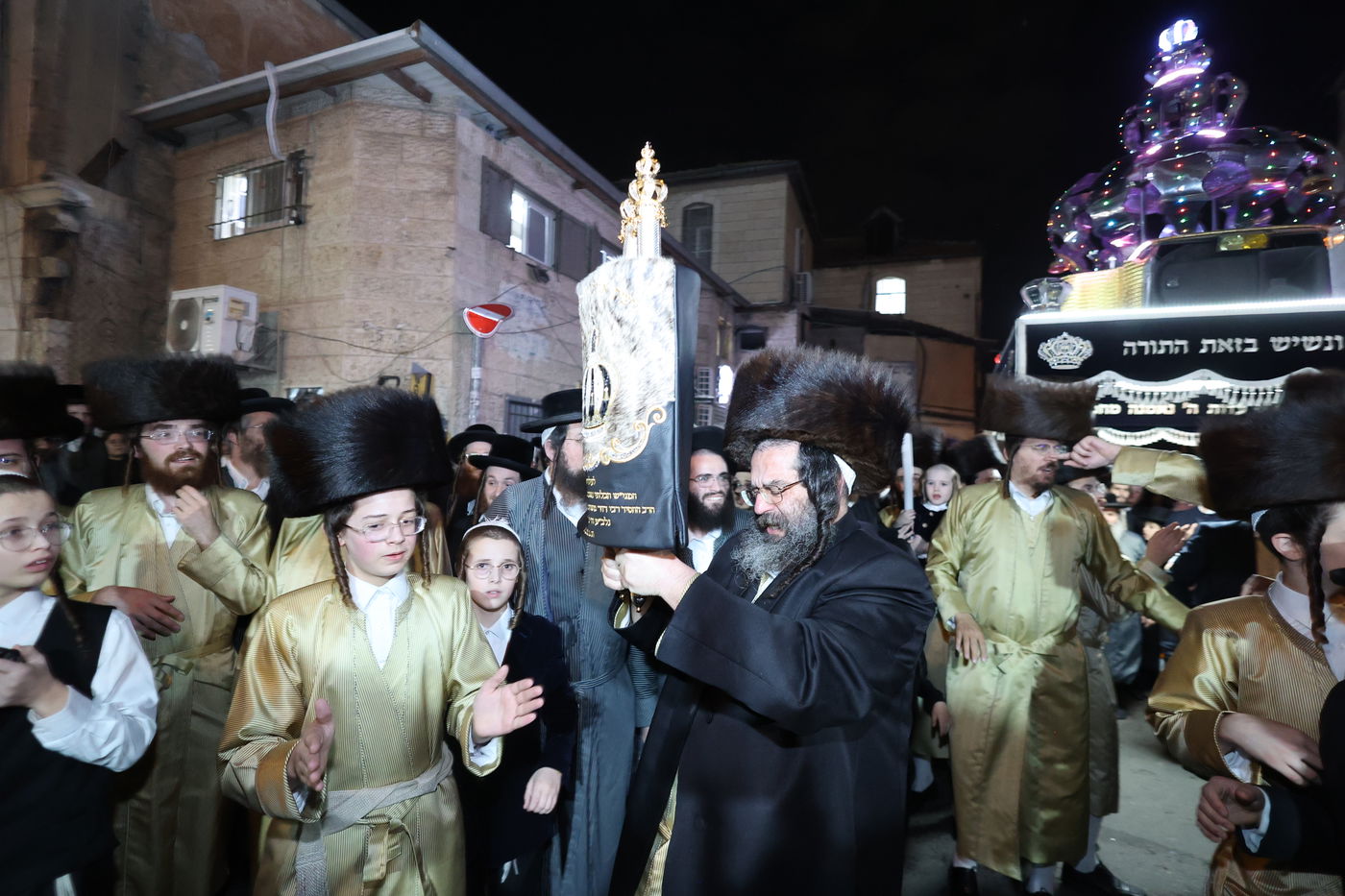 הכנסת ספר תורה בתולדות אברהם יצחק