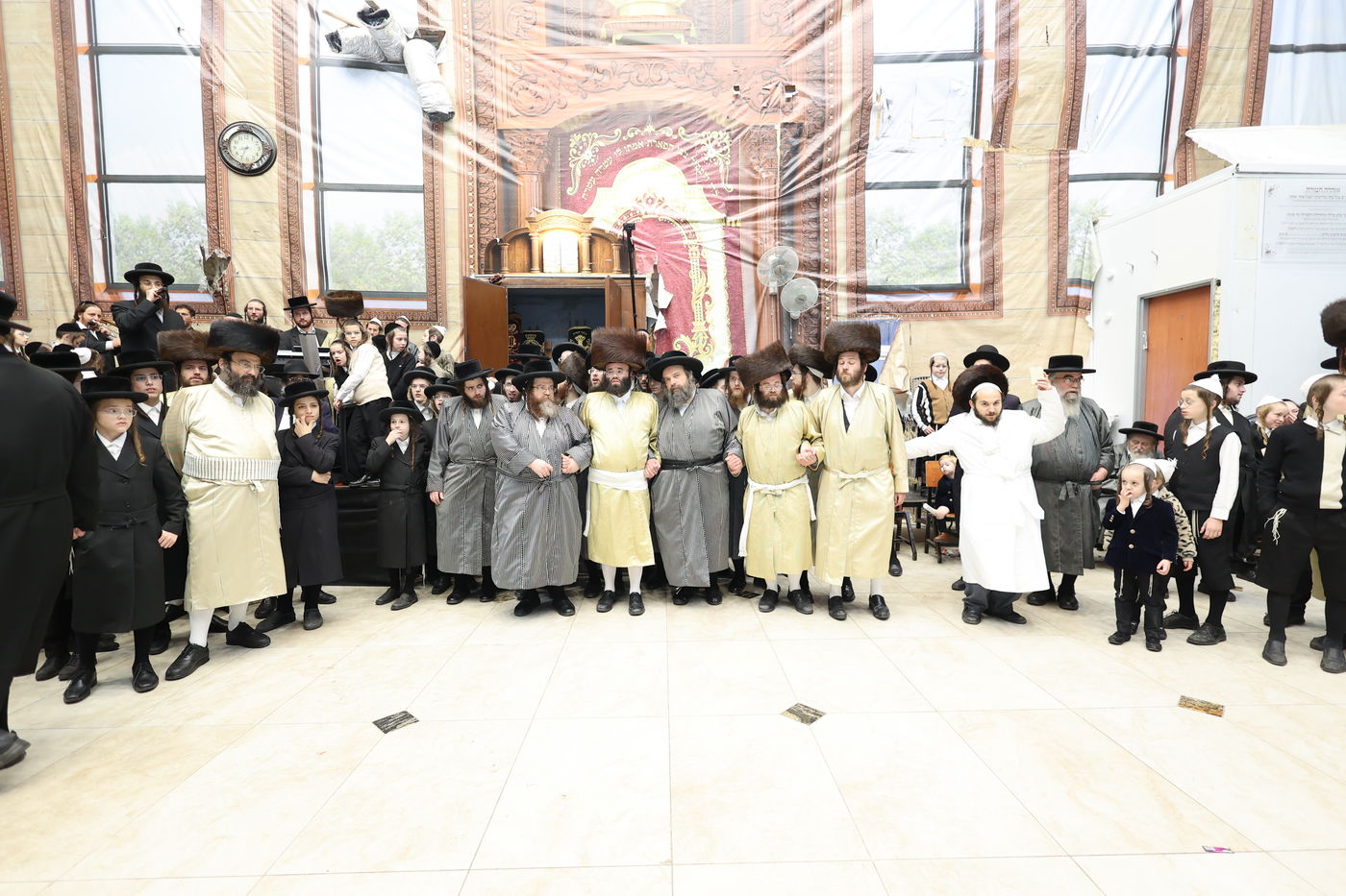 הכנסת ספר תורה בתולדות אברהם יצחק