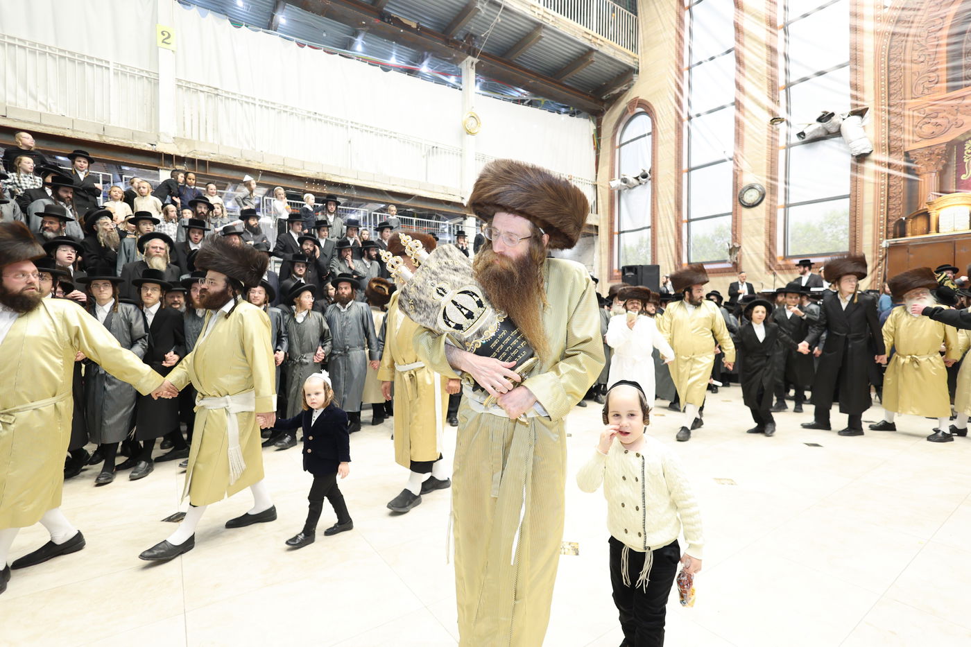 הכנסת ספר תורה בתולדות אברהם יצחק