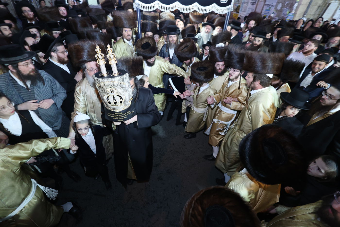 הכנסת ספר תורה בתולדות אברהם יצחק