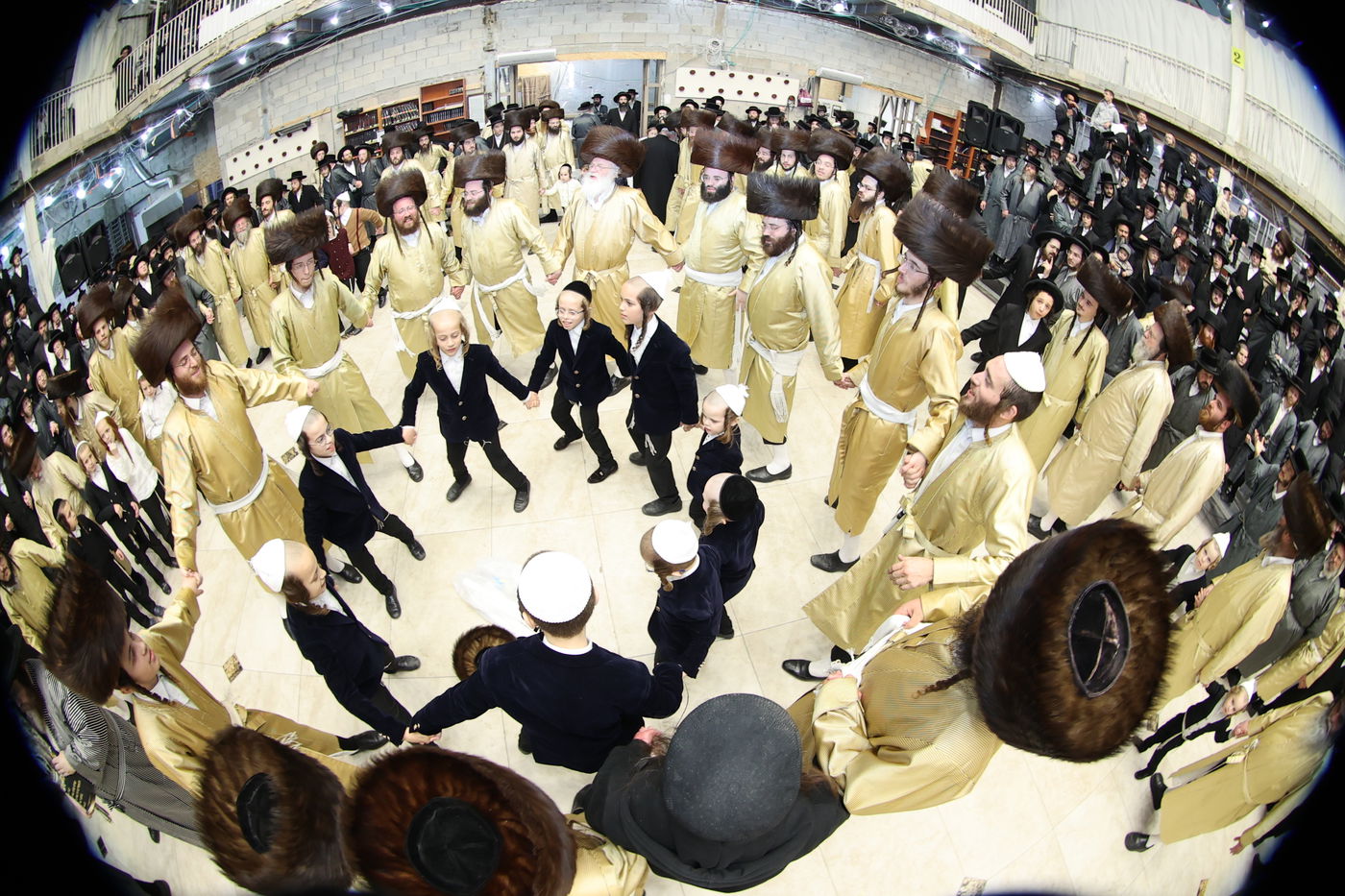 הכנסת ספר תורה בתולדות אברהם יצחק