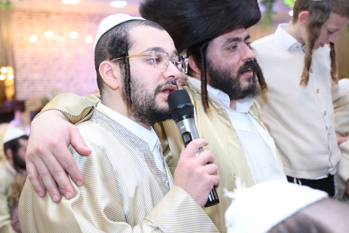 הכנסת ספר תורה בתולדות אברהם יצחק