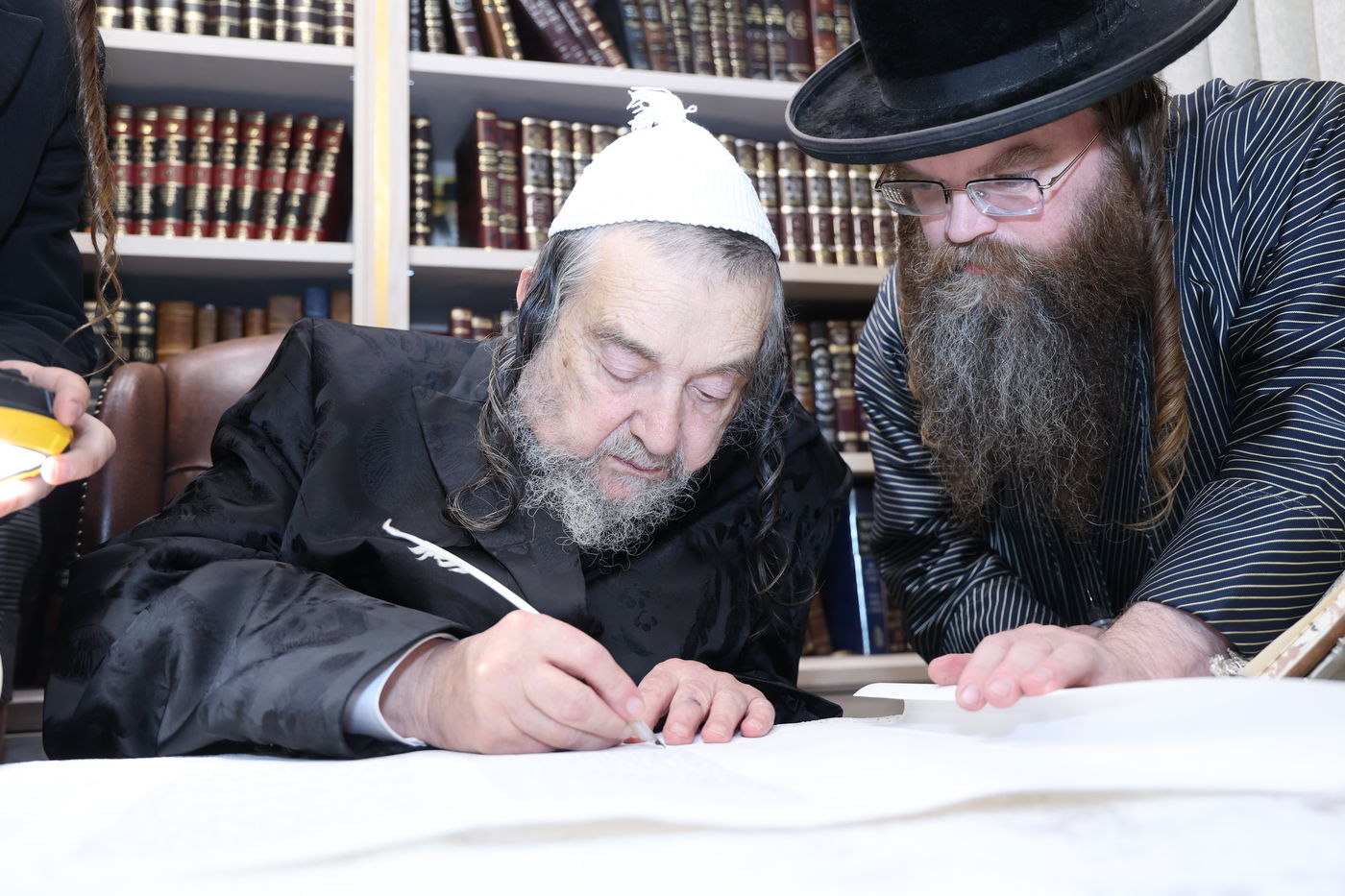 הכנסת ספר תורה בתולדות אברהם יצחק