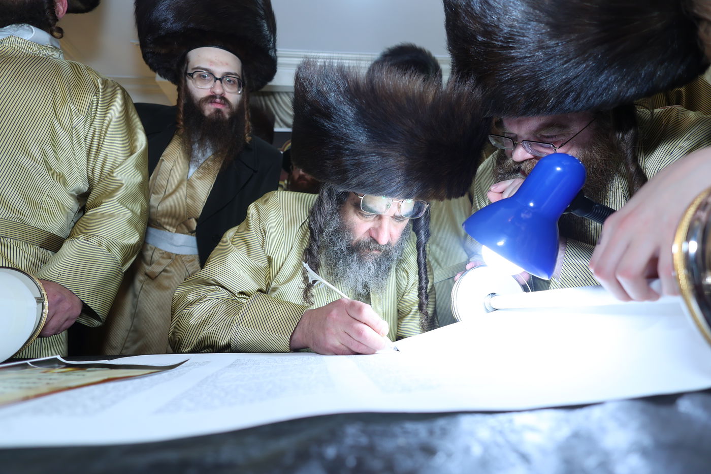 הכנסת ספר תורה בתולדות אברהם יצחק