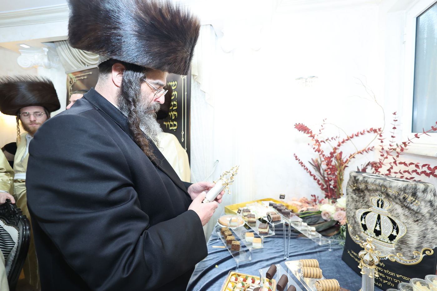 הכנסת ספר תורה בתולדות אברהם יצחק