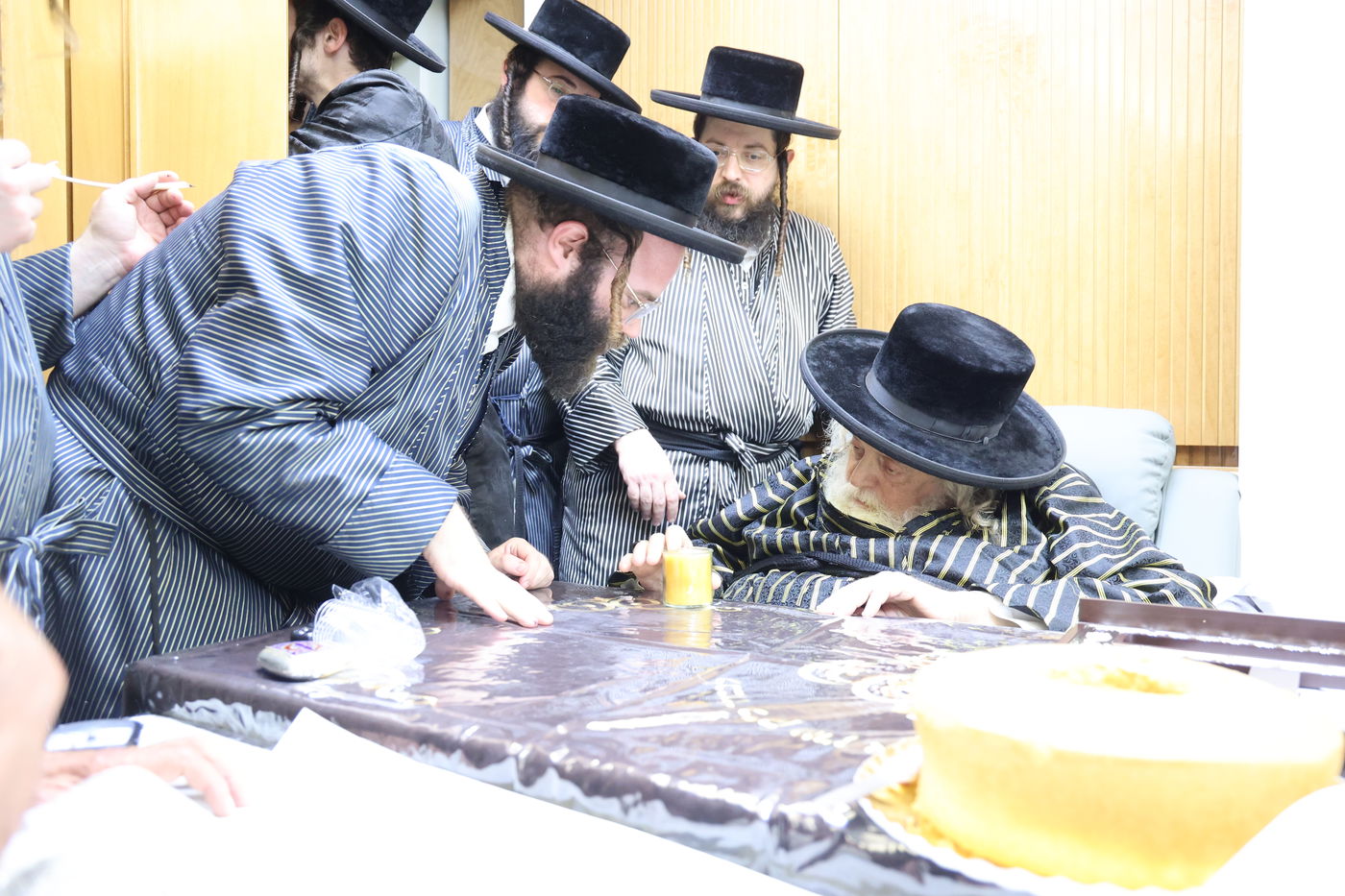 הכנסת ספר תורה בתולדות אברהם יצחק