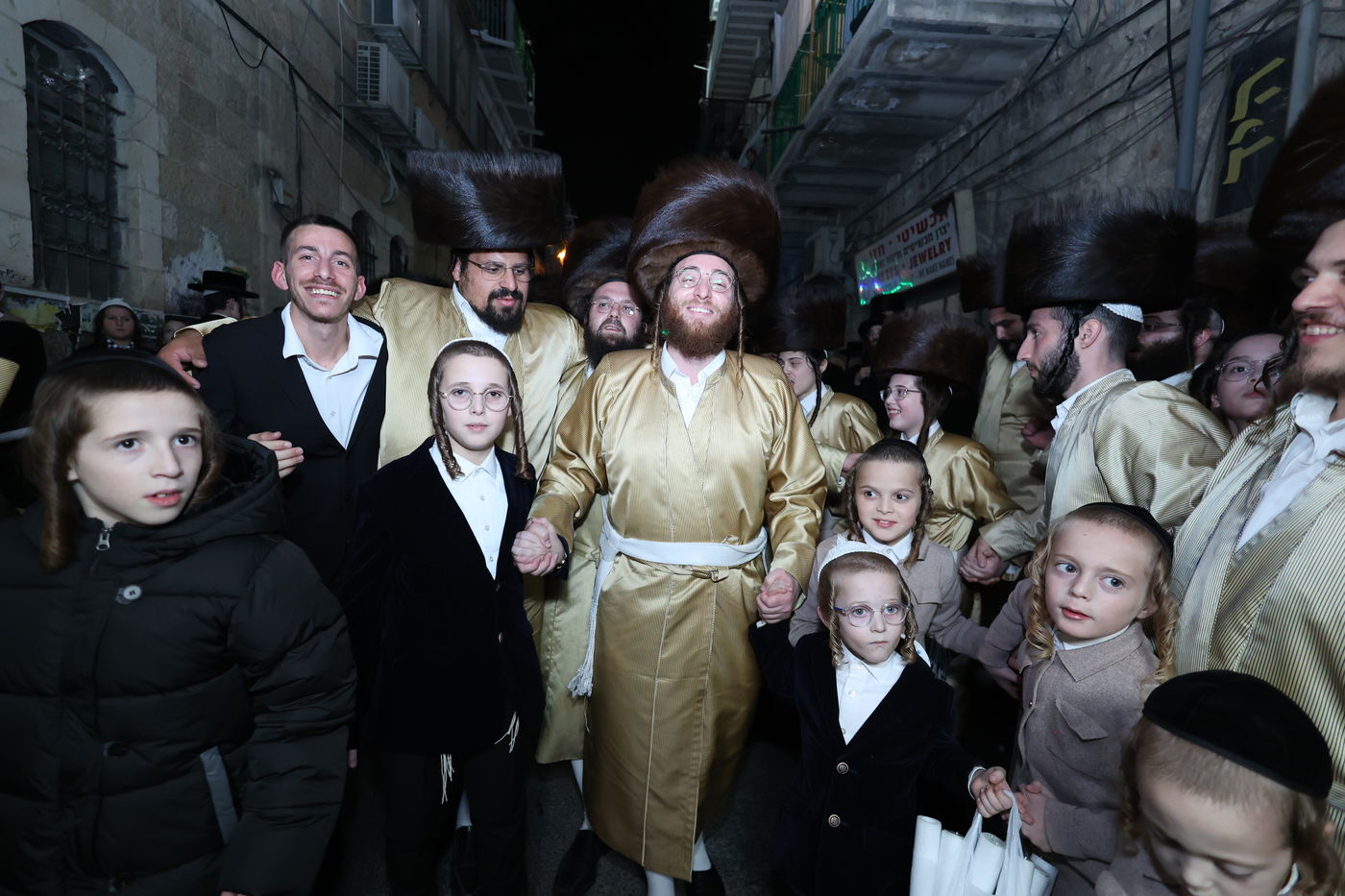 הכנסת ספר תורה בתולדות אברהם יצחק