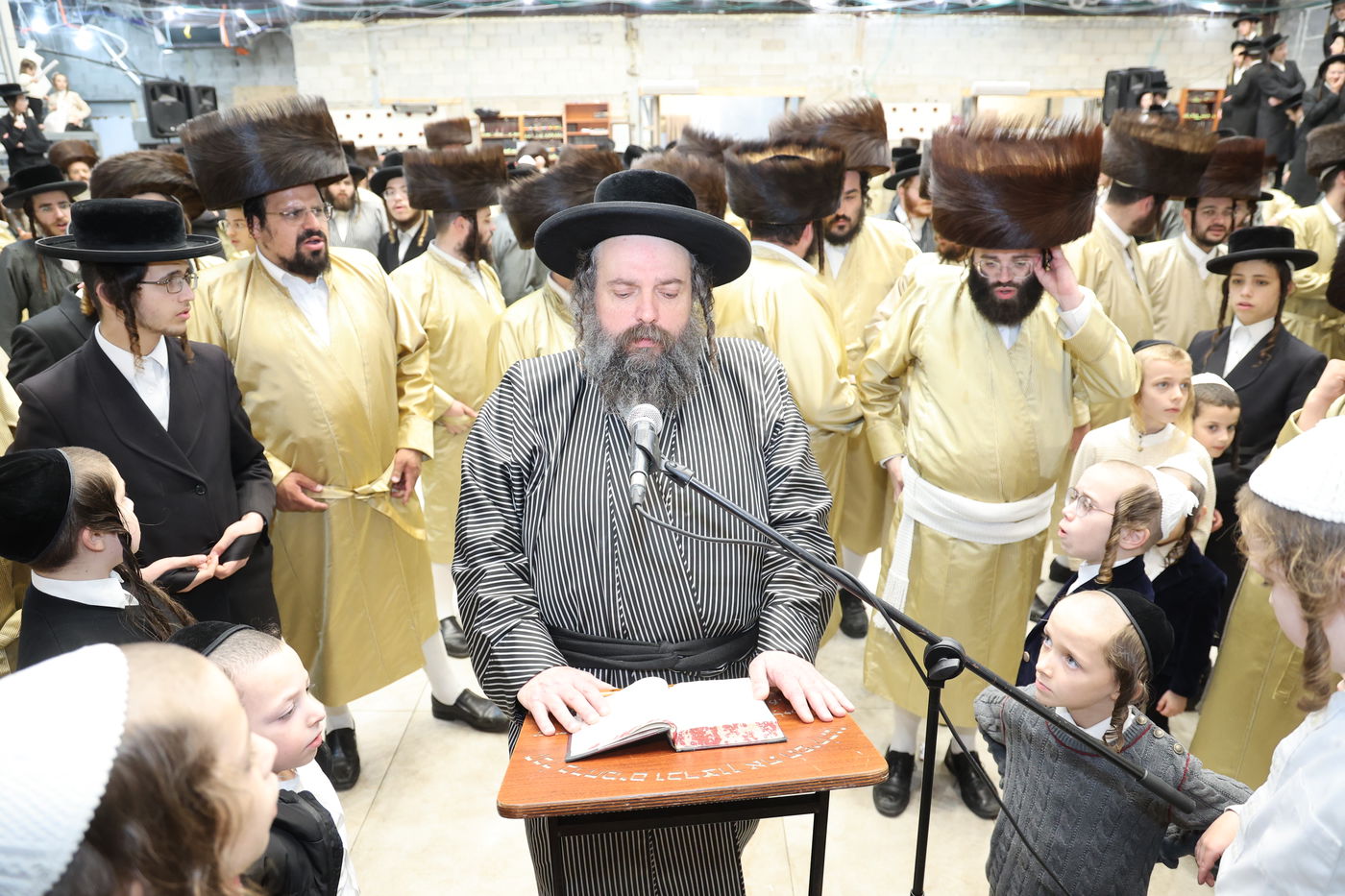 הרה,"צ רבי אהרן קאהן באמירת המזמורים