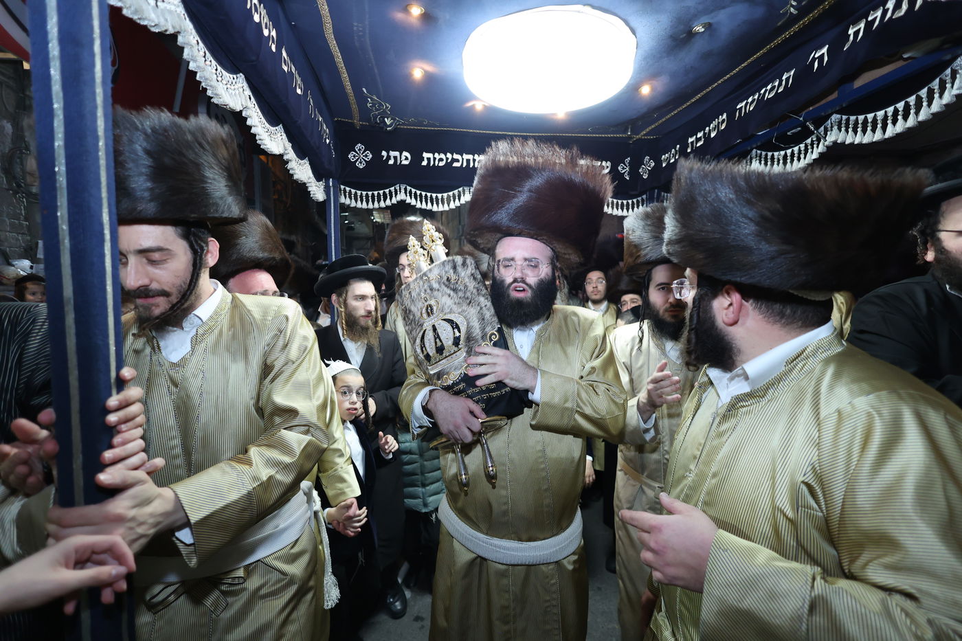 הכנסת ספר תורה בתולדות אברהם יצחק