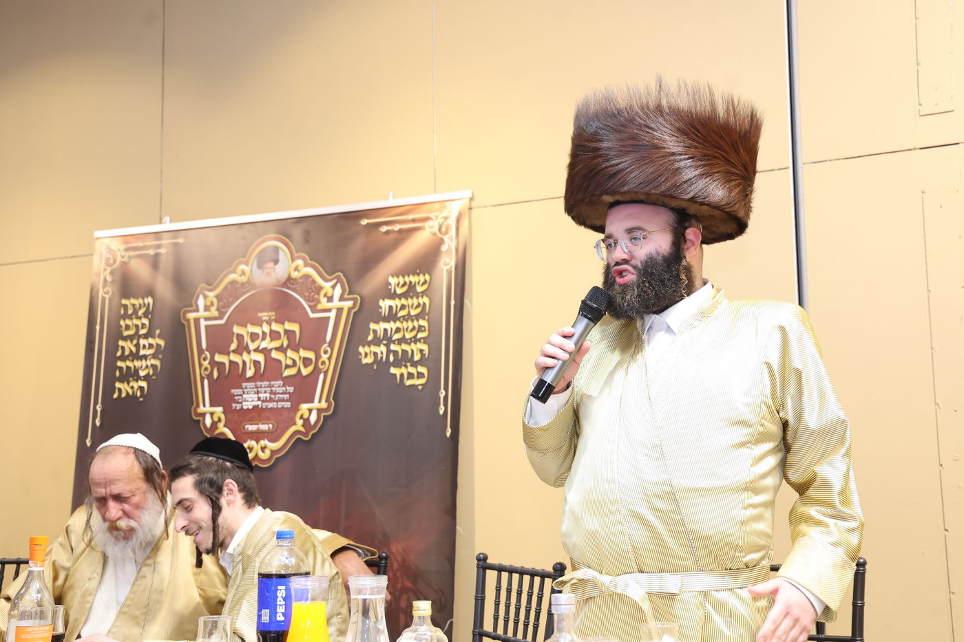 הכנסת ספר תורה בתולדות אברהם יצחק