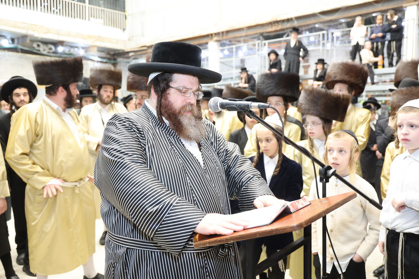 הכנסת ספר תורה בתולדות אברהם יצחק