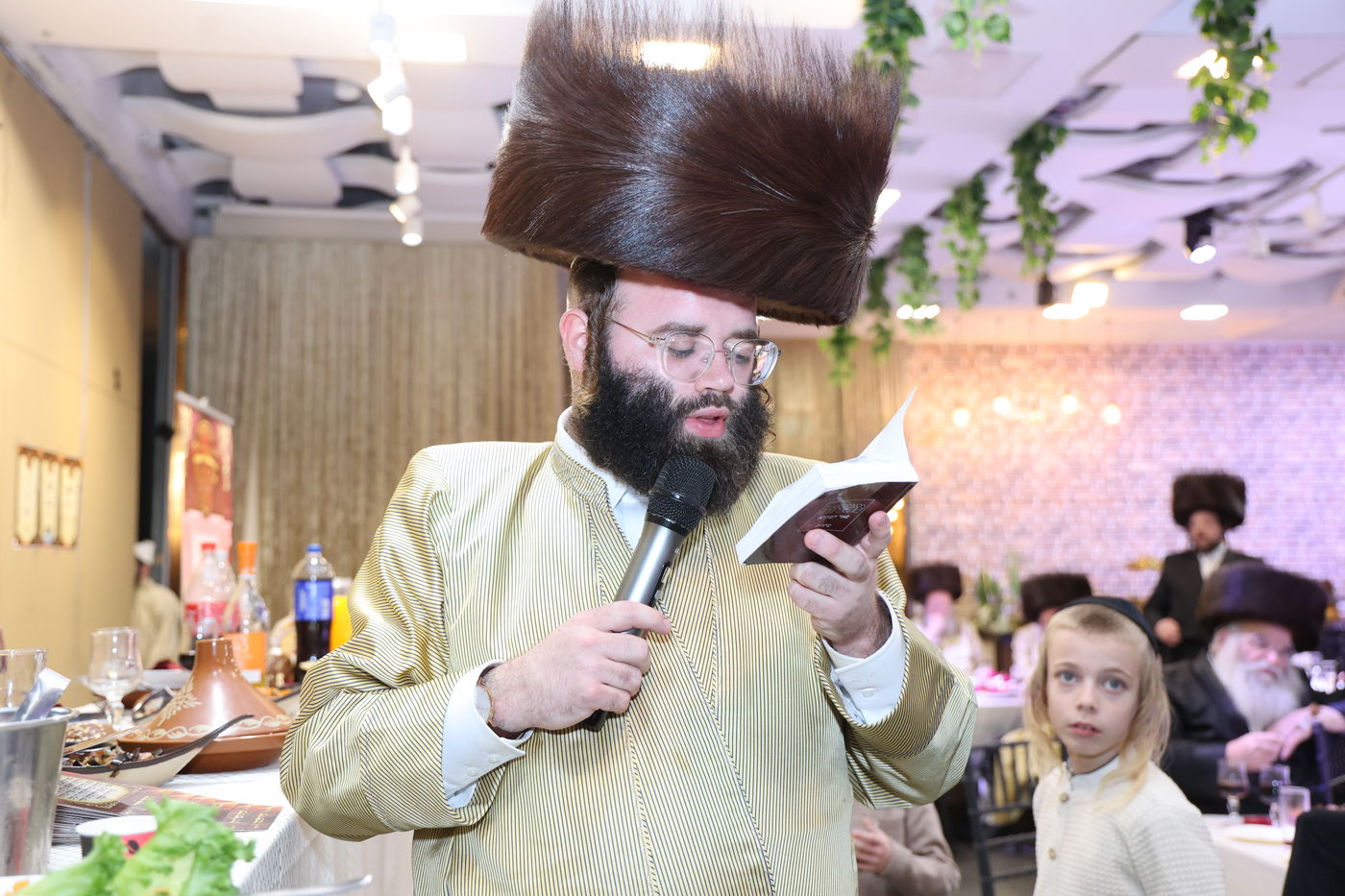 הכנסת ספר תורה בתולדות אברהם יצחק