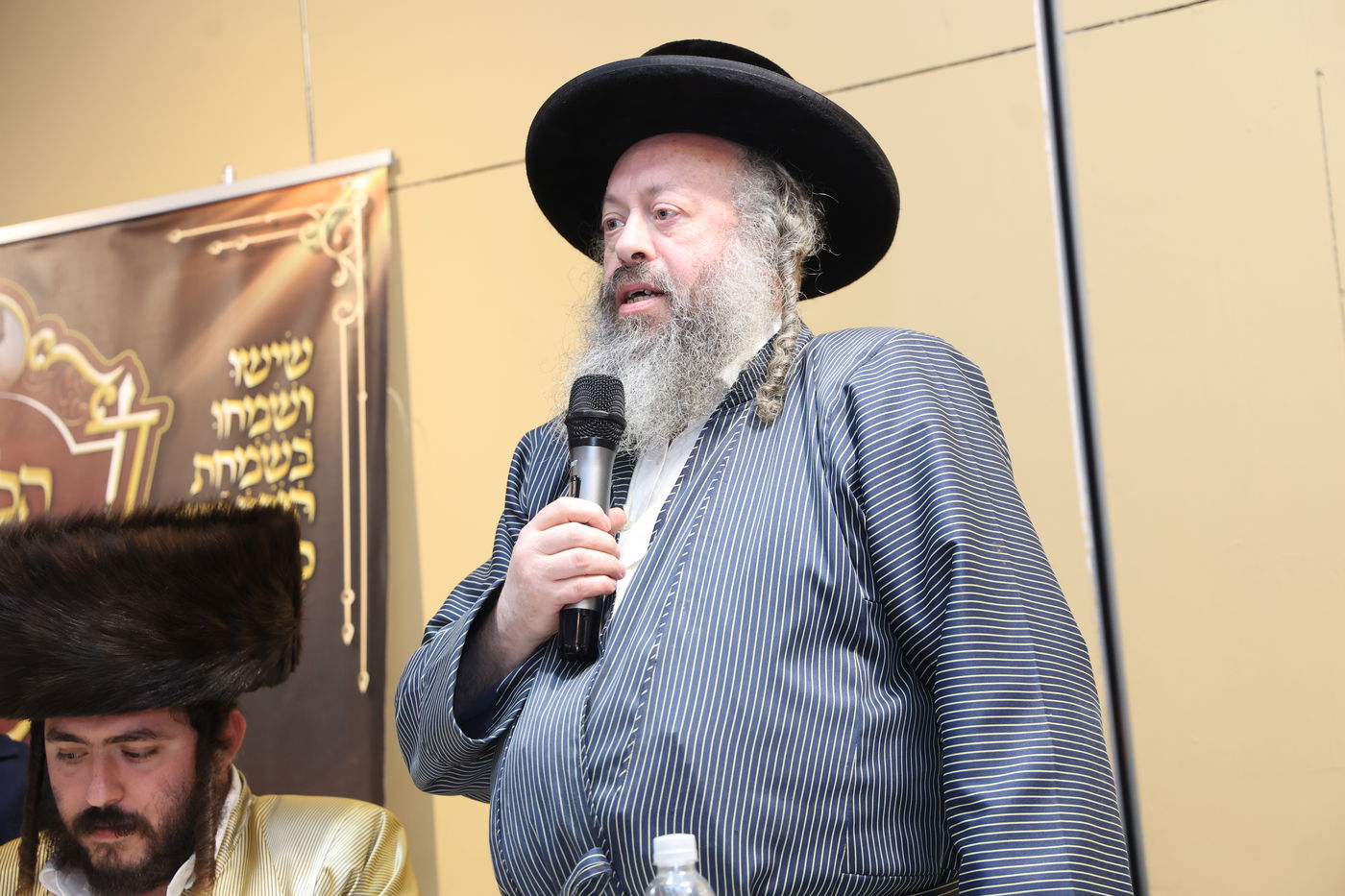 הכנסת ספר תורה בתולדות אברהם יצחק