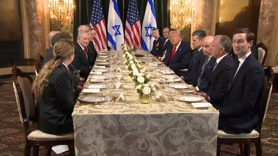 ידידות אישית מופלאה. טראמפ ומתניהו במהלך הארוחה 
