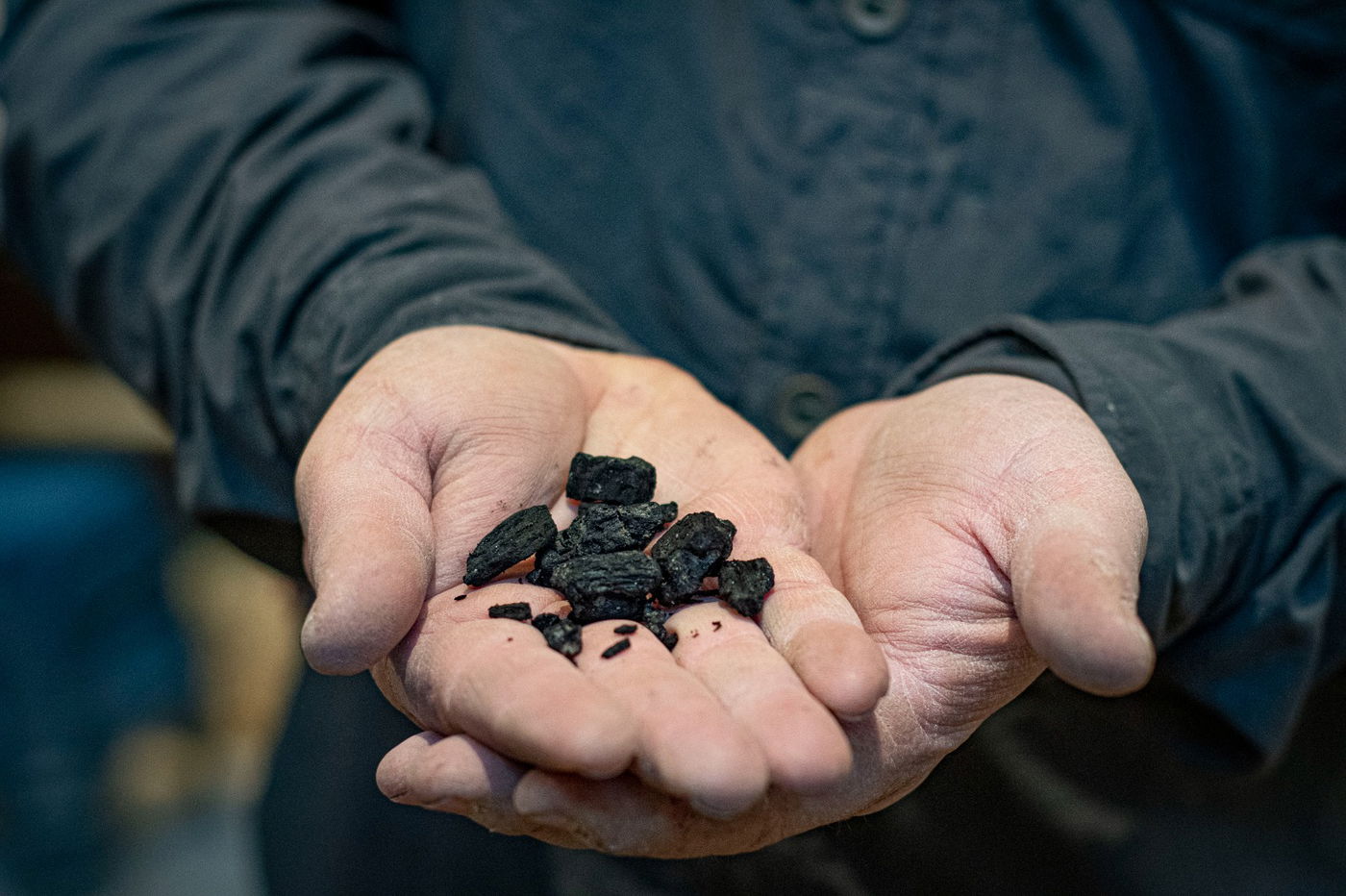 פאר תחת אפר - אפר מחורבן הבית שכיסה את המקווה