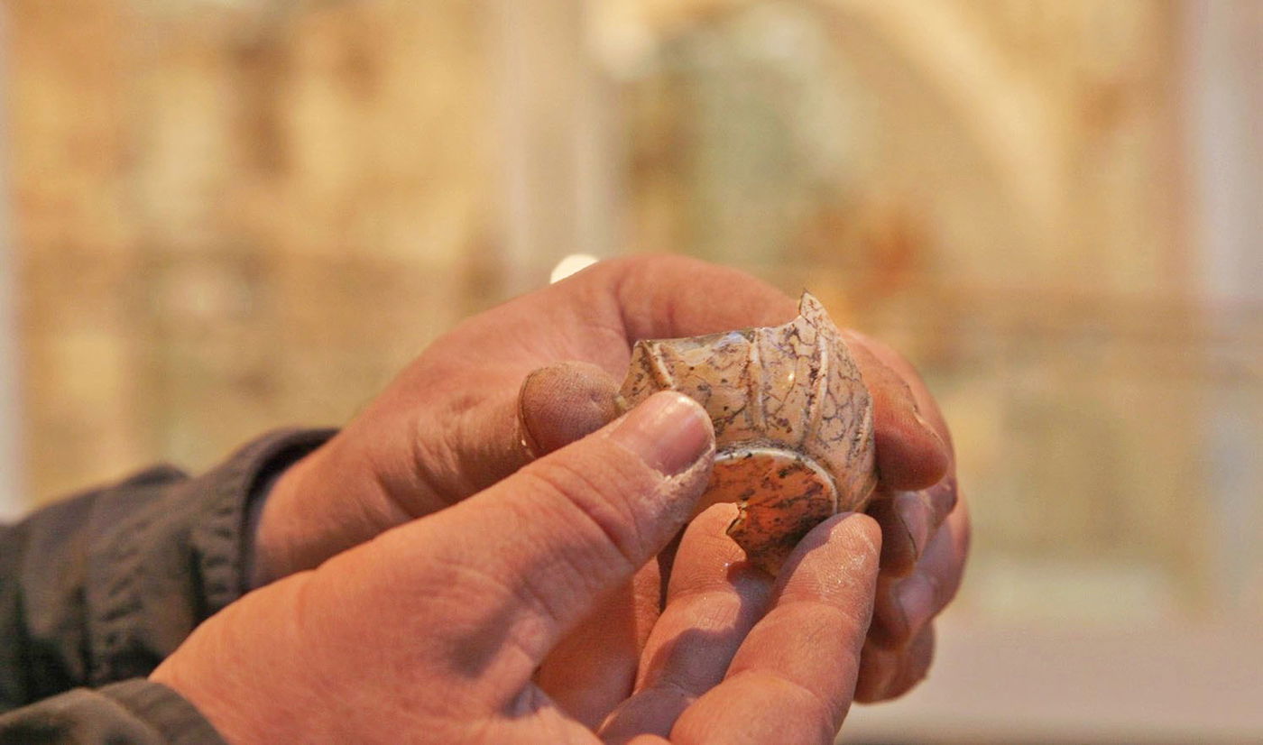 כלי חרס שהתגלו במקווה