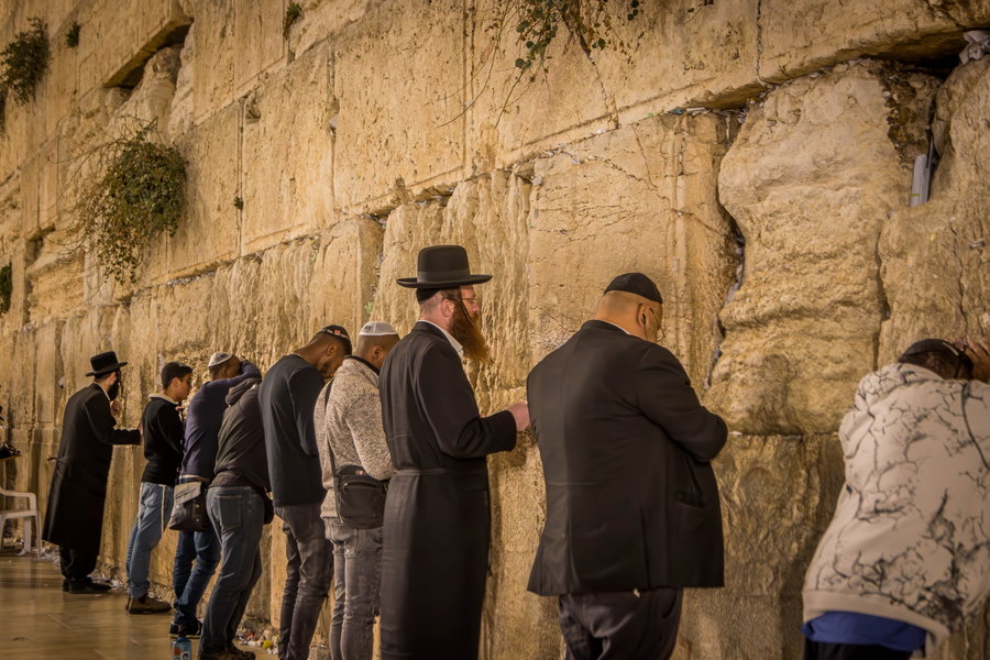 מתפללים בכותל. אילוסטרציה
