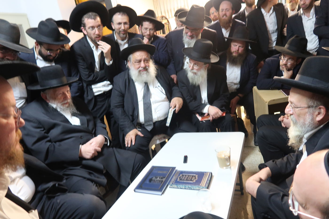 ניחום אבלים אצל הגאון רבי יהושע ארנברג