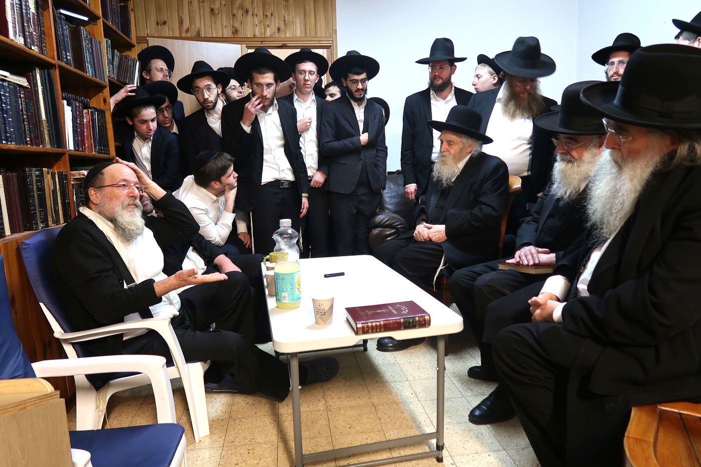 ניחום אבלים אצל הגאון רבי יהושע ארנברג