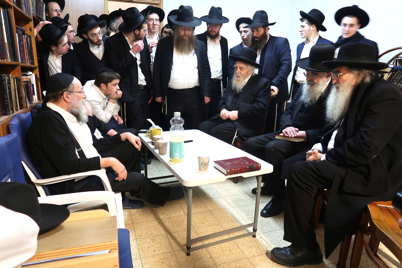 ניחום אבלים אצל הגאון רבי יהושע ארנברג