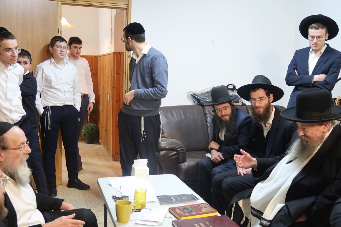 ניחום אבלים אצל הגאון רבי יהושע ארנברג