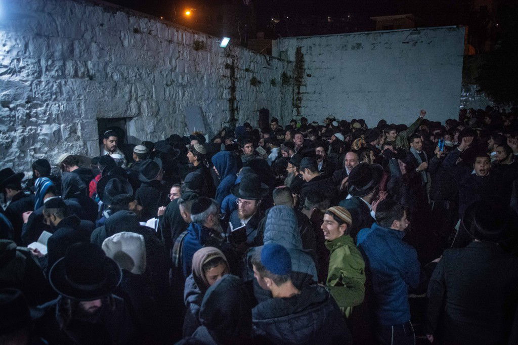 ליל עשרה בטבת בקבר יוסף שבשכם