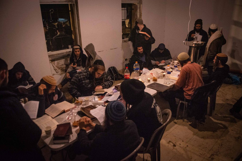 ליל עשרה בטבת בקבר יוסף שבשכם