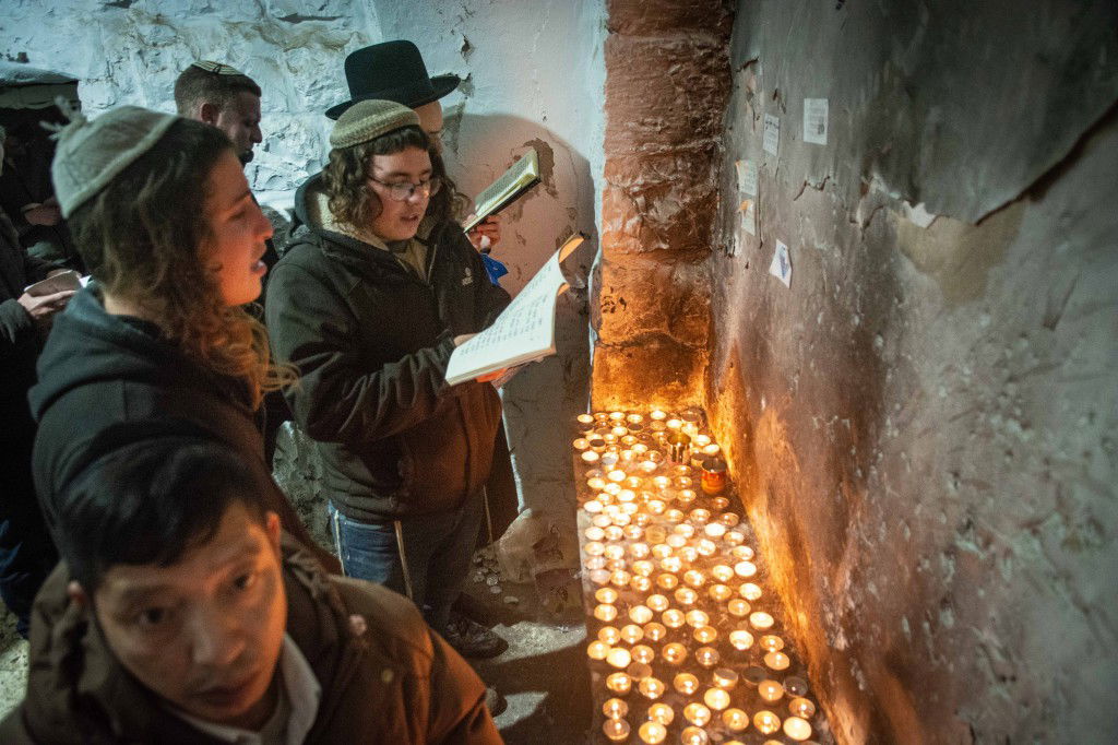 ליל עשרה בטבת בקבר יוסף שבשכם