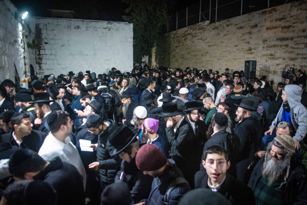 ליל עשרה בטבת בקבר יוסף שבשכם