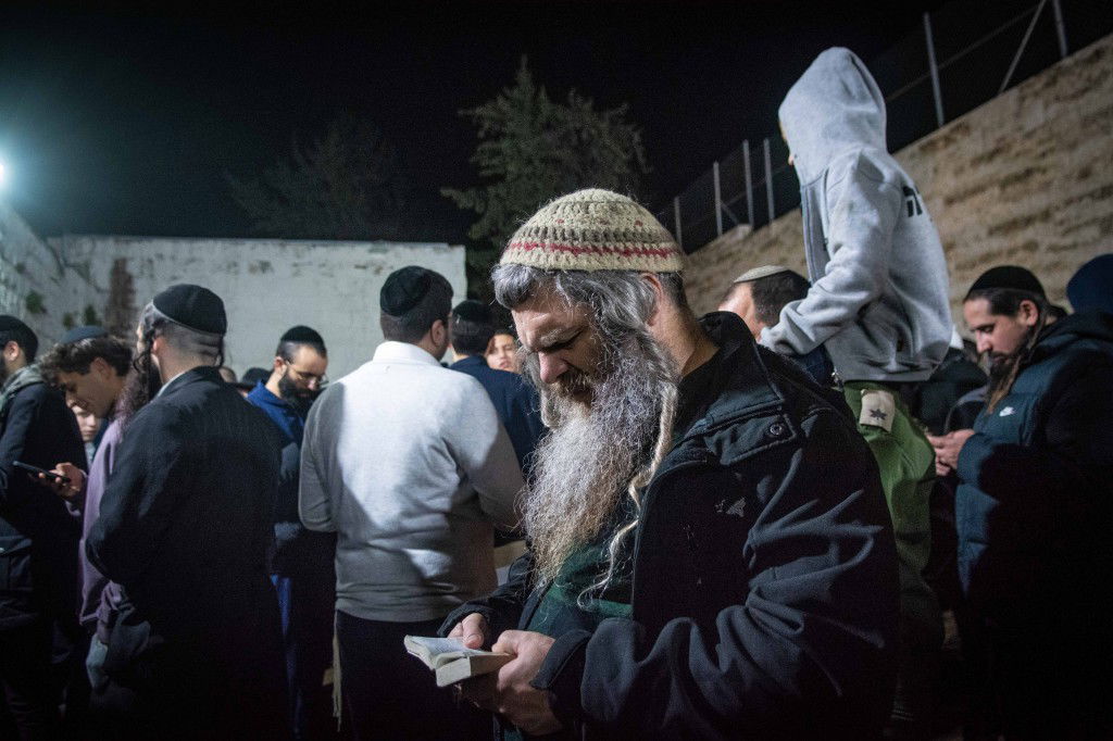 ליל עשרה בטבת בקבר יוסף שבשכם