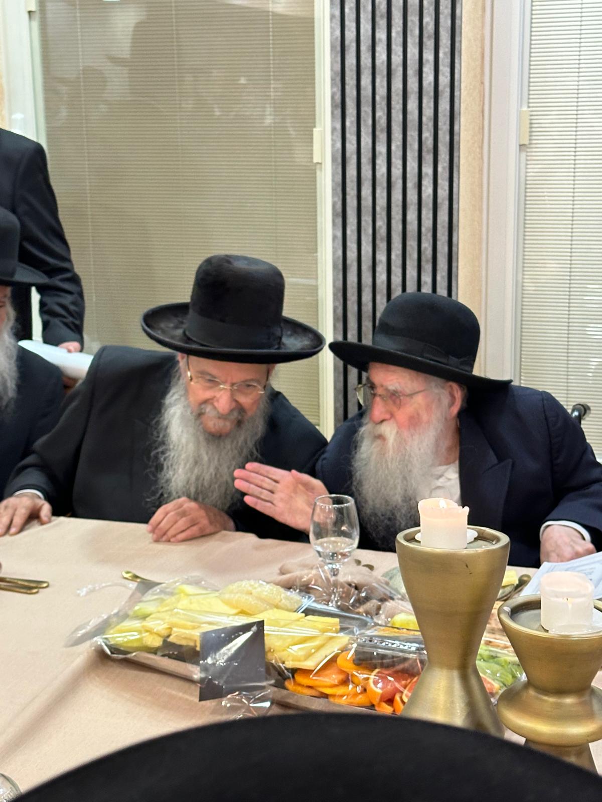 איש היראה הגה"צ רבי משה חיים אריה זצ"ל עם המקובל הגאון רבי יעקב הלל