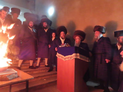 האדמו"ר ממעליץ בשריפת הפתילות