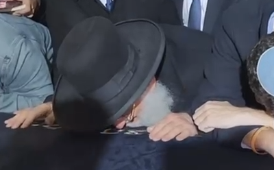 "שורש האומה היהודית" | חבר ה'מועצת' הגר"ר אלבז התפלל בקבר יוסף