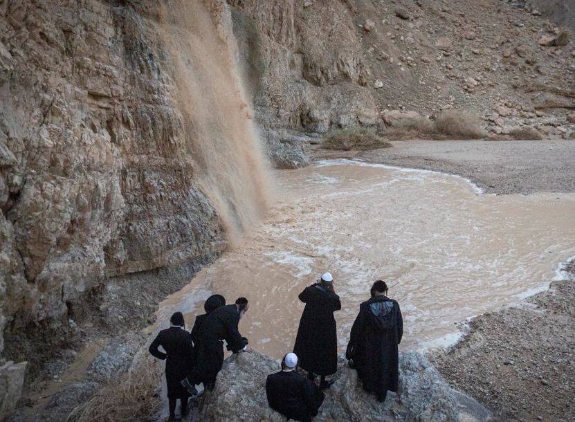 צוקי המדבר, אתמול