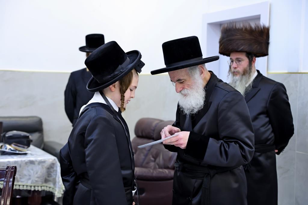 בר מצווה לבן הרב חיים מאיר מרקוביץ, אצל האדמו"ר מויזניץ