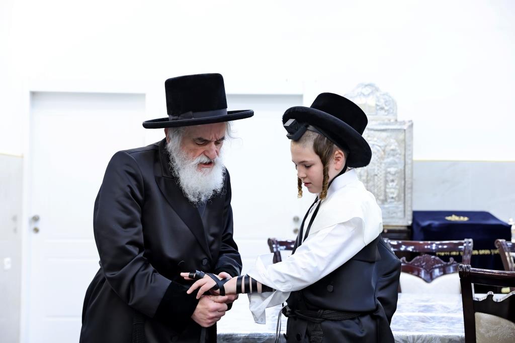 בר מצווה לבן הרב חיים מאיר מרקוביץ, אצל האדמו"ר מויזניץ