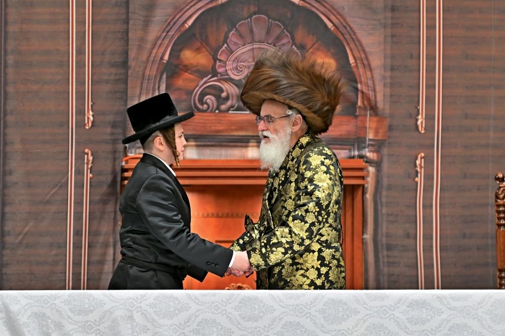 בר מצווה לבן הרב חיים מאיר מרקוביץ, אצל האדמו"ר מויזניץ