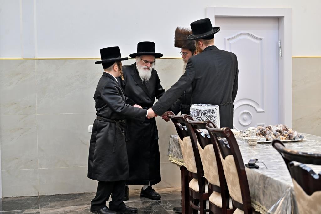 בר מצווה לבן הרב חיים מאיר מרקוביץ, אצל האדמו"ר מויזניץ